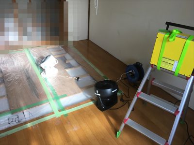 寝室での孤独死によるフローリングまで染み込んだ体液除去を含む特殊清掃の事例-作業後画像
