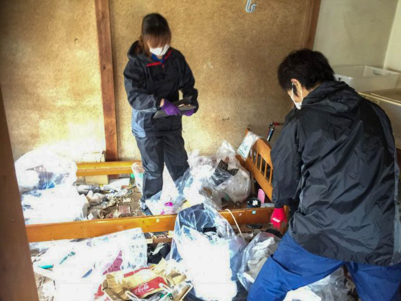 アパート一室でゴミの量が多い現場の特殊清掃の事例-作業前画像